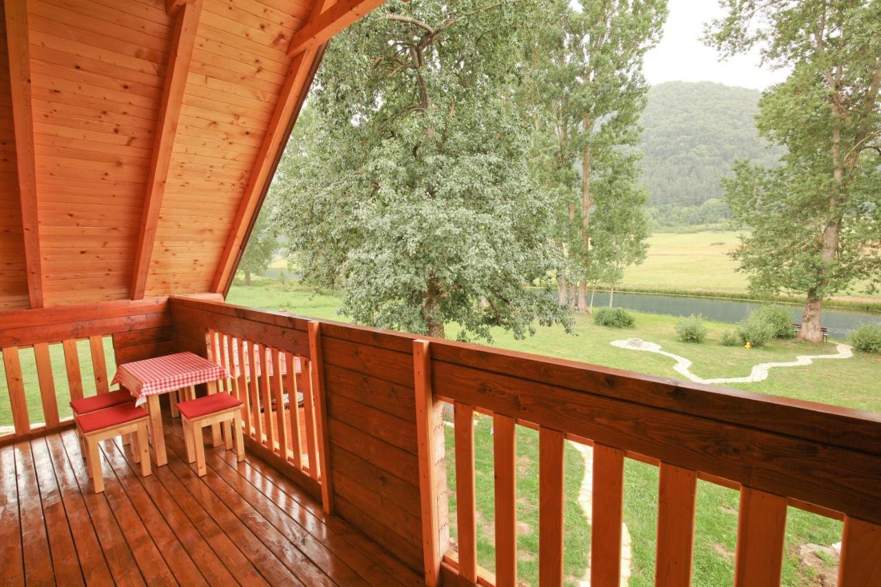 Riverside Apartments Otocsán Kültér fotó