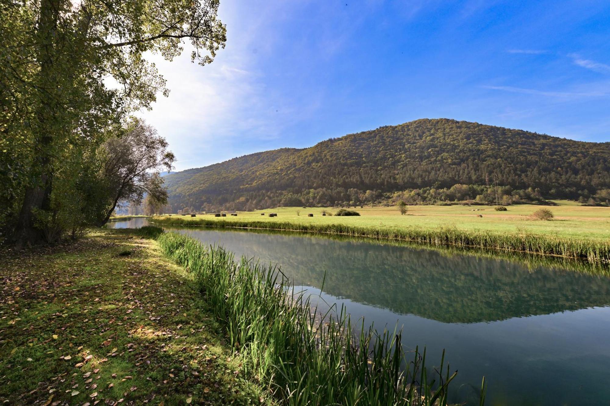 Riverside Apartments Otocsán Kültér fotó